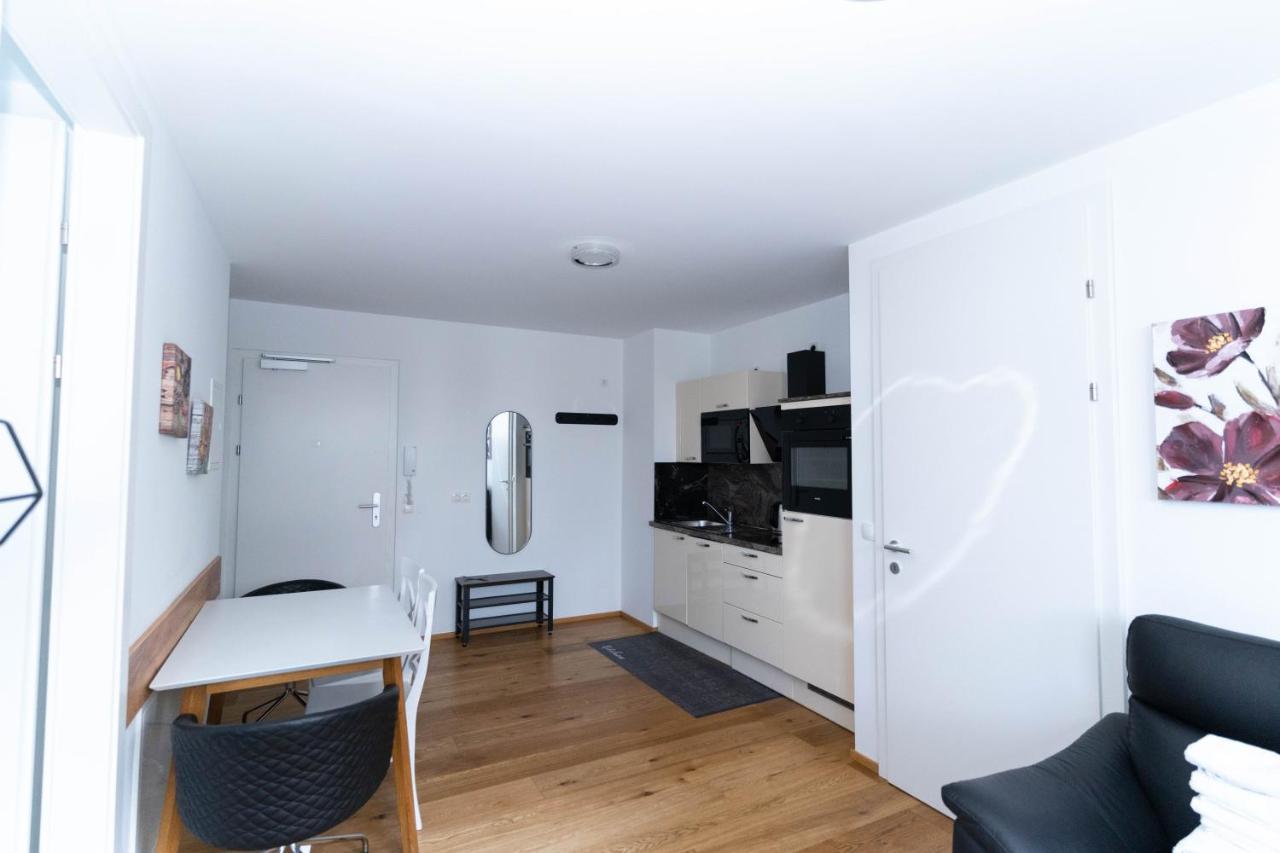 Modern Apartment With Tiny Garden Near City Center Vienna Exterior photo