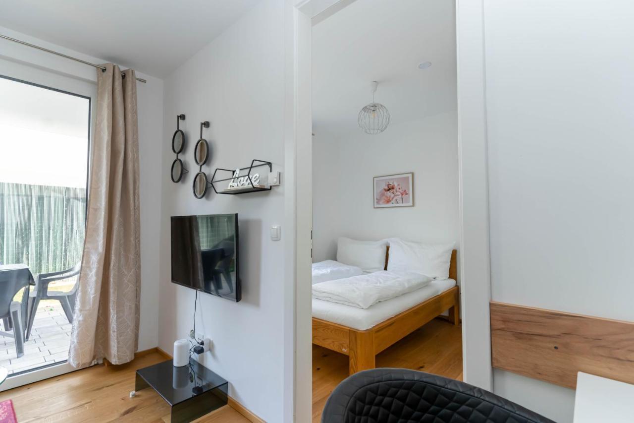 Modern Apartment With Tiny Garden Near City Center Vienna Exterior photo