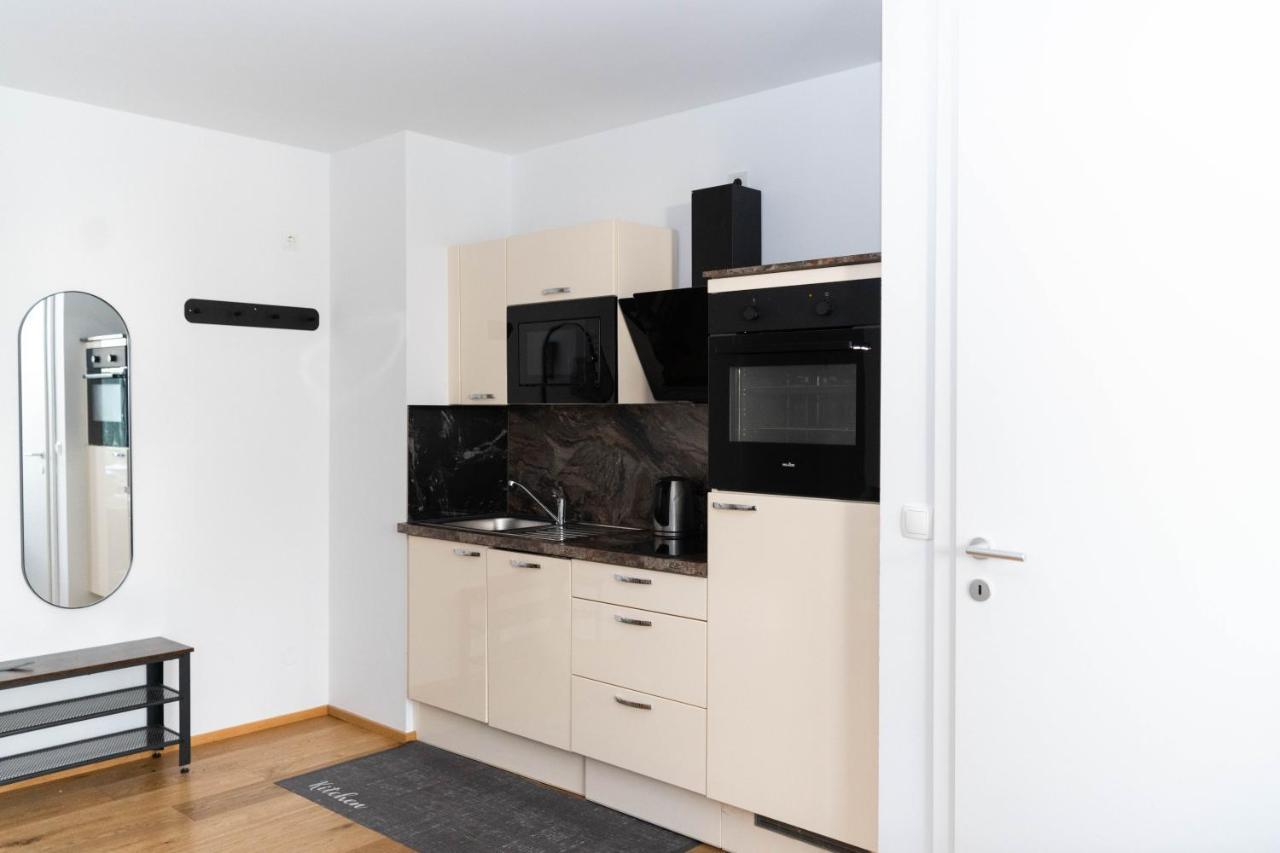 Modern Apartment With Tiny Garden Near City Center Vienna Exterior photo